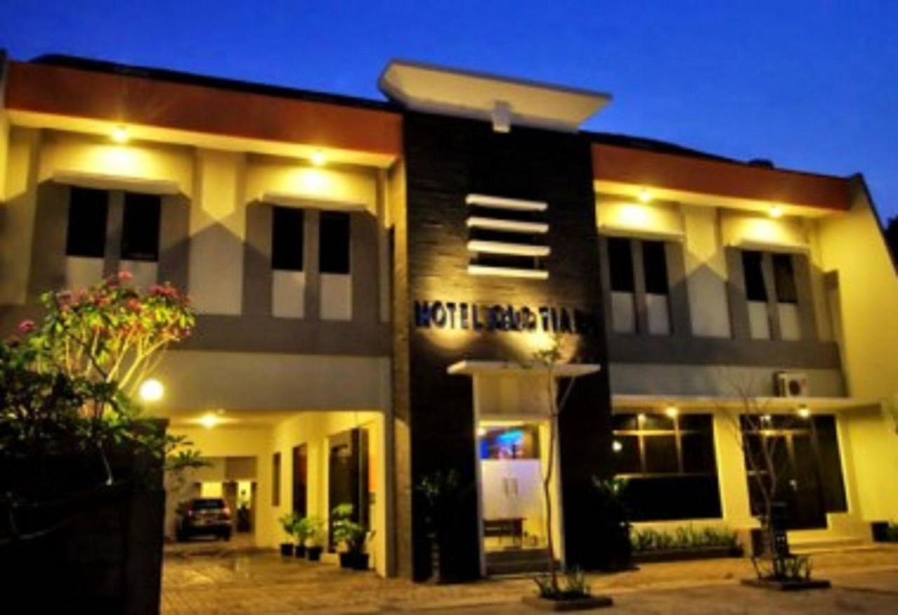 Tiara Hotel *